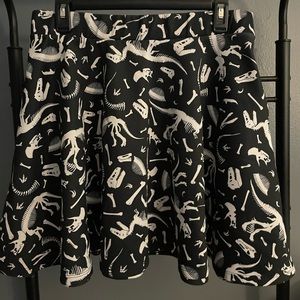 Lg black and white dinosaur print skirt